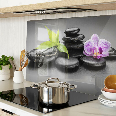 Üveg vágódeszka Kövek és orchidea a háttérben