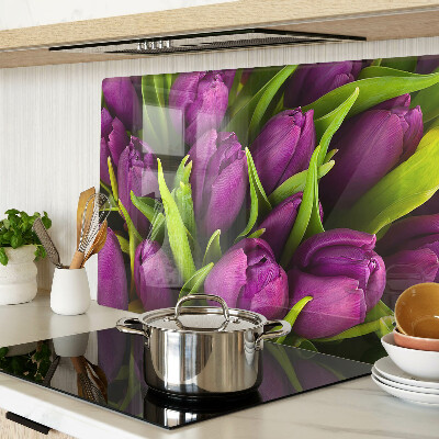 Üveg vágódeszka fényképpel Lila tulipánok zöld levelekkel