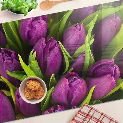 Üveg vágódeszka fényképpel Lila tulipánok zöld levelekkel