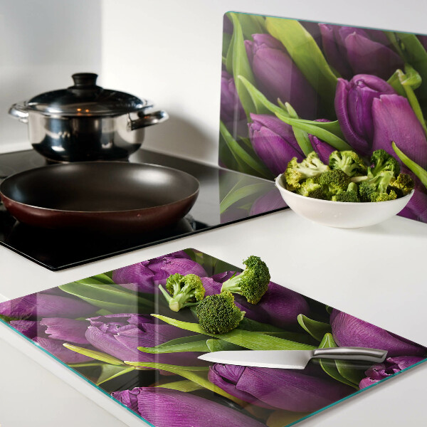 Üveg vágódeszka fényképpel Lila tulipánok zöld levelekkel