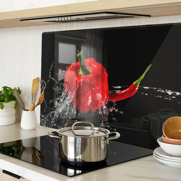 Üveg vágódeszka fényképpel Pirospaprika vízben