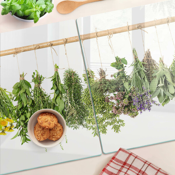 Üveg vágódeszka fényképpel Szárított gyógynövények egy madzagon