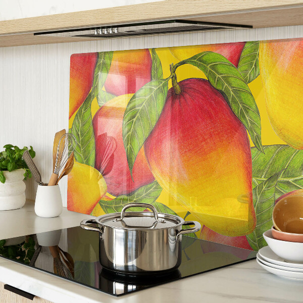 Edzett üveg vágódeszka Paprika zöld levelek hátterében