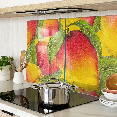 Edzett üveg vágódeszka Paprika zöld levelek hátterében