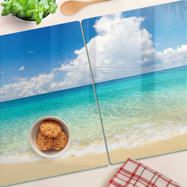 Edzett üveg vágódeszka Egy türkizkék vízzel és felhőkkel teli strand