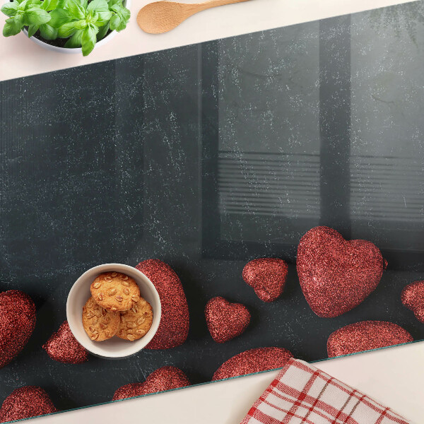 Üveg vágódeszka Piros szívek sötét háttér előtt