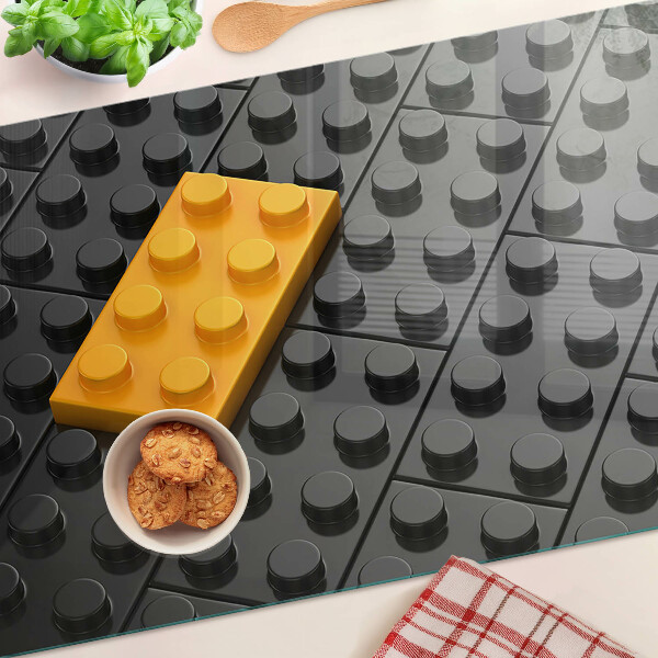 Edzett üveg vágódeszka LEGO kockák fekete háttéren