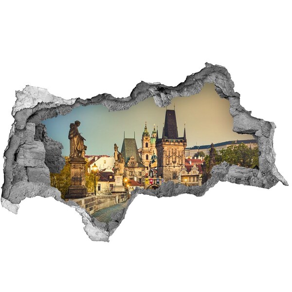 Fali matrica lyuk a falban Prága a naplemente fényében