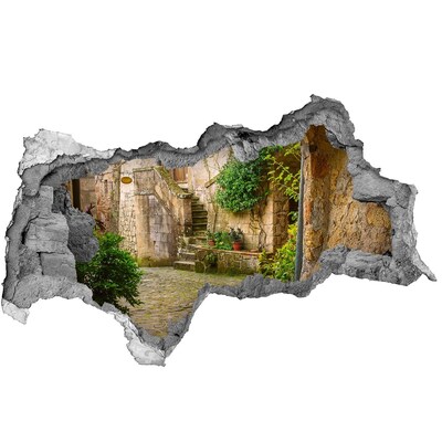 Fali matrica lyuk a falban Egy bájos udvar az óvárosban