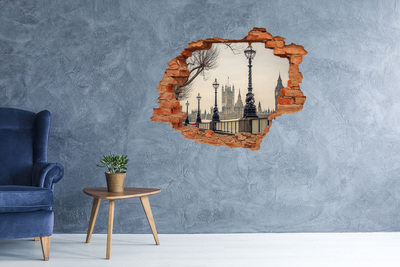 Fali matrica lyuk a falban London őszi