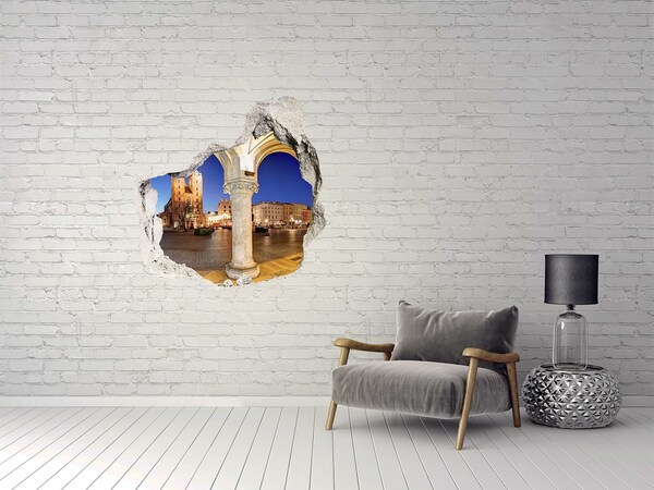 Fali matrica lyuk a falban Krakkó főtere éjszaka