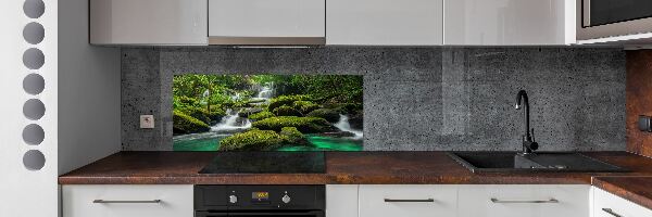 Konyhai dekorpanel Vízesés az erdőben