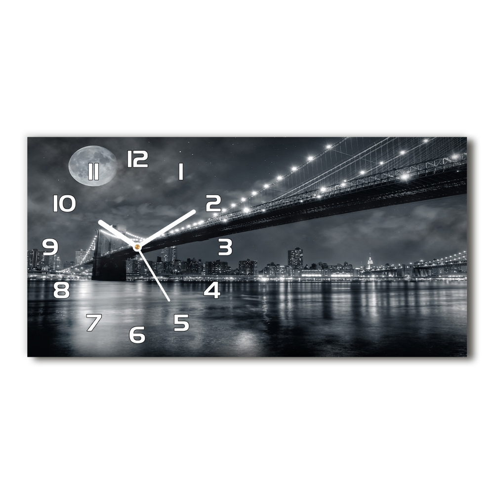 Négyszögletes üvegóra vízszintesen Brooklyn híd