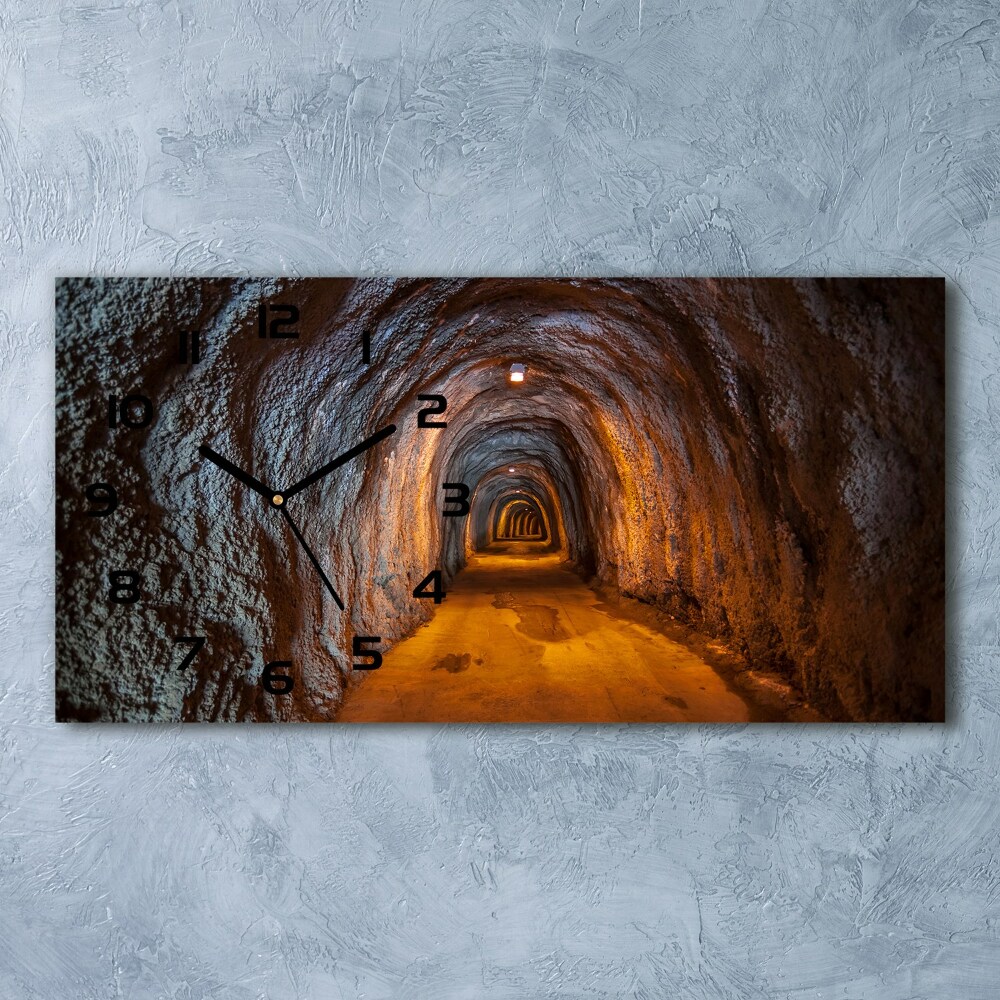 Négyszögletes üvegóra vízszintesen Földalatti alagútban