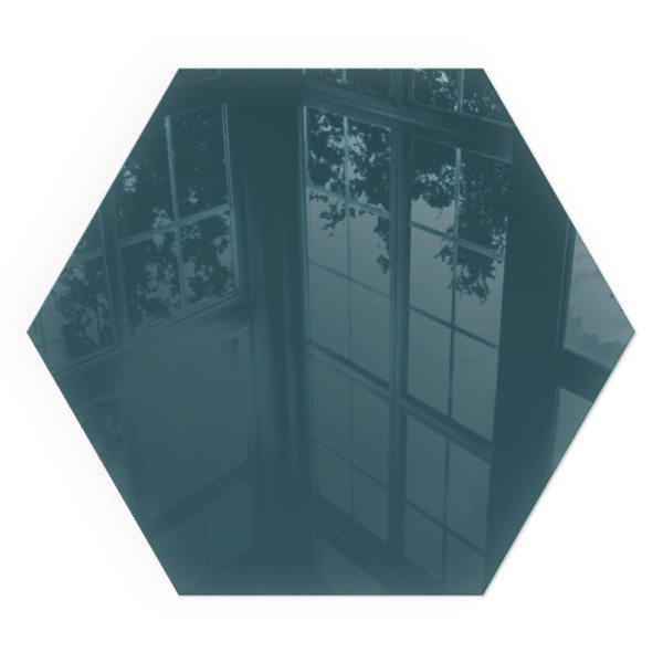 Hatszög alakú üveg kandalló alátét Tenger színe