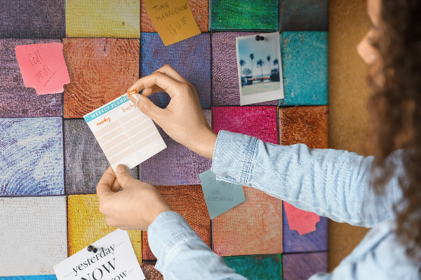Parafa üzenőtábla Színes fa négyzetek mozaikban