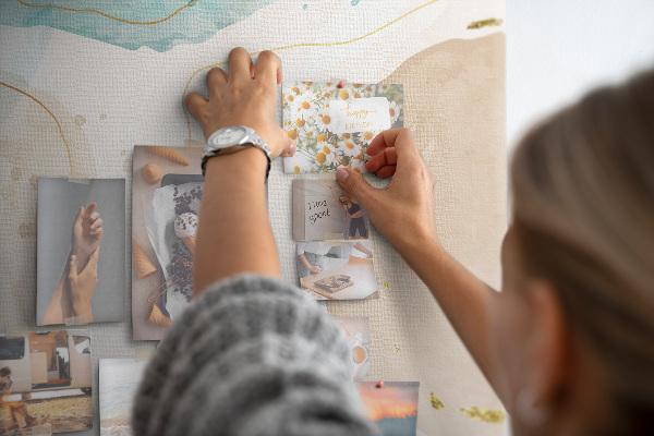 Nagyméretű parafatábla Absztrakt formák finom színekben