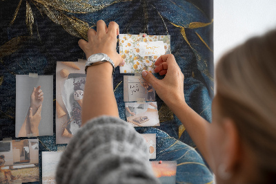 Fali parafa üzenőtábla Arany levelek sötét háttér előtt