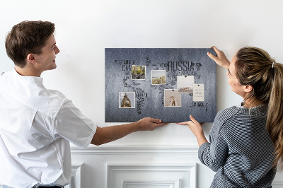 Színes parafatábla Világtérkép országnevekkel.