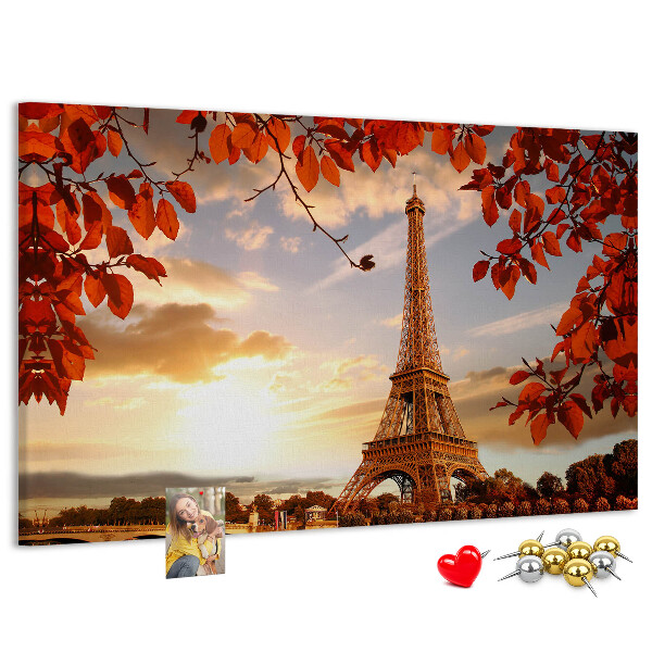 Nagy parafatábla Eiffel-torony őszi tájban.