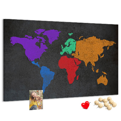 Színes parafatábla Színes világtérkép sötét háttér előtt