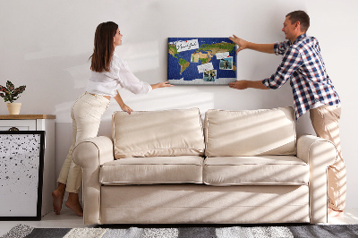 Parafatábla falra Világtérkép színes gombostűkkel.