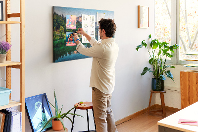 Színes parafatábla Hegyi táj tükröződik a tóban