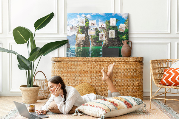 Nagy parafatábla Festői sziklák türkizkék víz felett