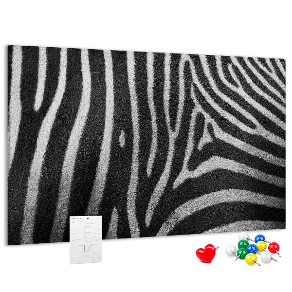 Színes parafatábla Fekete-fehér zebra csíkok a háttérben.
