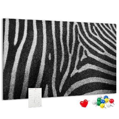 Színes parafatábla Fekete-fehér zebra csíkok a háttérben.