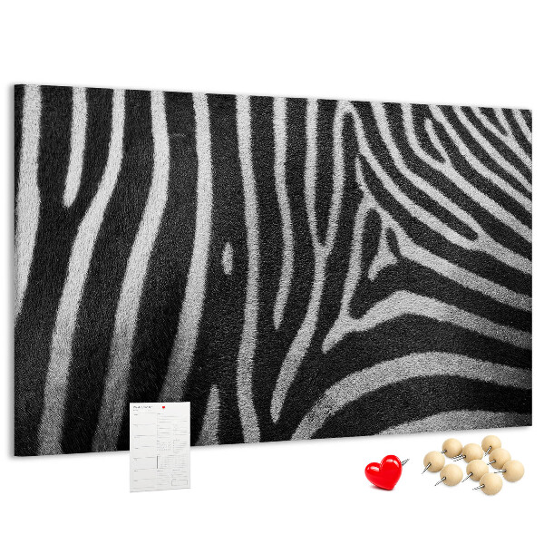 Színes parafatábla Fekete-fehér zebra csíkok a háttérben.