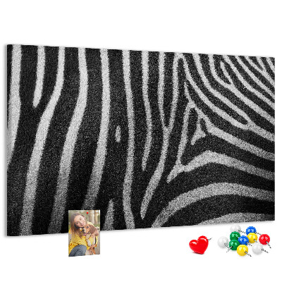Színes parafatábla Fekete-fehér zebra csíkok a háttérben.