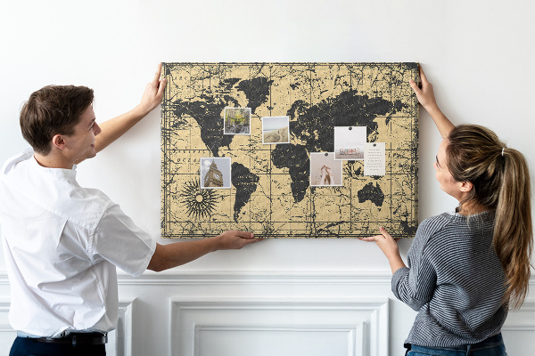 Színes parafatábla Ókori világtérkép fekete-arany színben