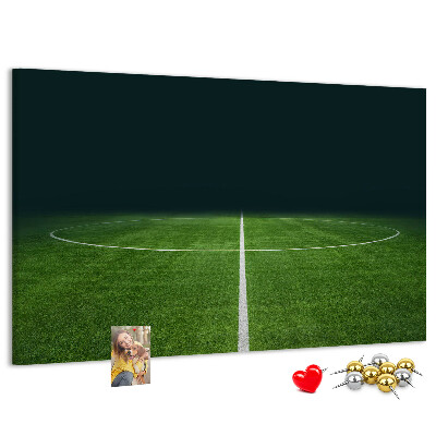 Nagy parafatábla Futballpálya vonalakkal és fűvel.