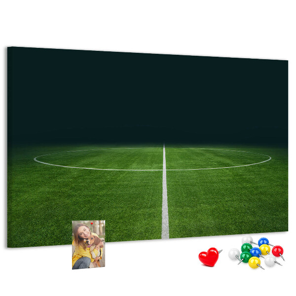 Nagy parafatábla Futballpálya vonalakkal és fűvel.