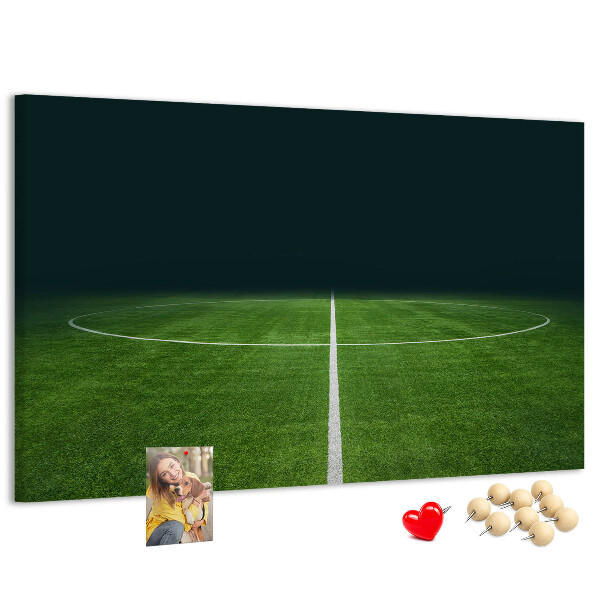 Nagy parafatábla Futballpálya vonalakkal és fűvel.