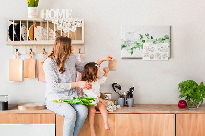 Színes parafatábla Zöld levelek világos háttér előtt
