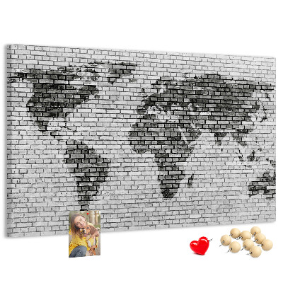 Színes parafatábla Világtérkép egy téglafalon