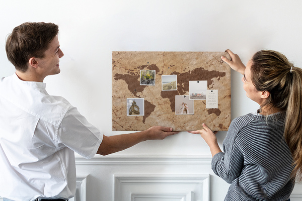 Színes parafatábla Ókori világtérkép barna háttérrel