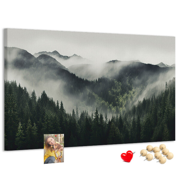 Nagy parafatábla Ködös hegyi panoráma fenyveserdővel