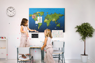 Nagy parafatábla Zöld világtérkép óceánnal a háttérben