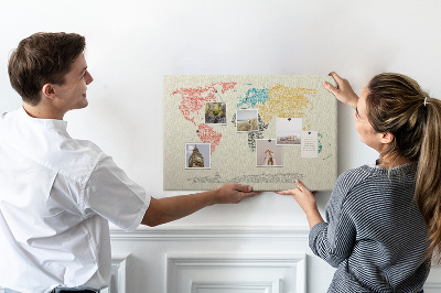 Színes parafatábla A világ térképe szavakkal és színekkel