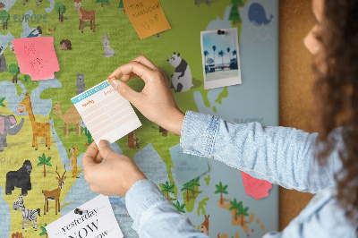 Színes parafatábla Világtérkép állatokkal és kontinensekkel
