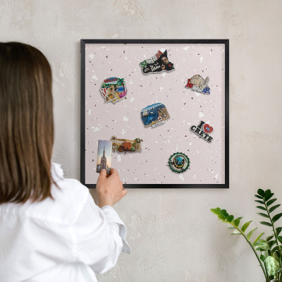 Mágneses tábla emlék mágneseknek fekete keretben Modern terrazzo