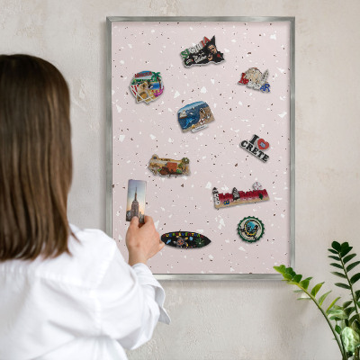 Keretes fém mágnestábla ezüst színben Modern terrazzo