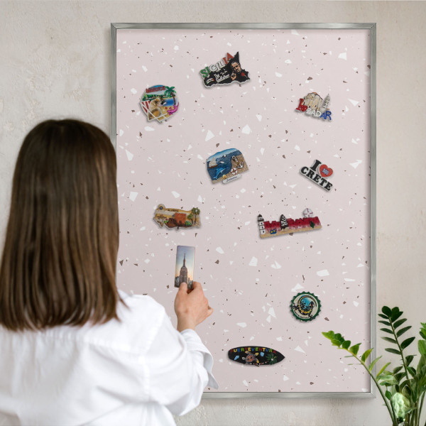 Keretes fém mágnestábla ezüst színben Modern terrazzo