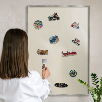 Keretes fém mágnestábla ezüst színben Ködhang