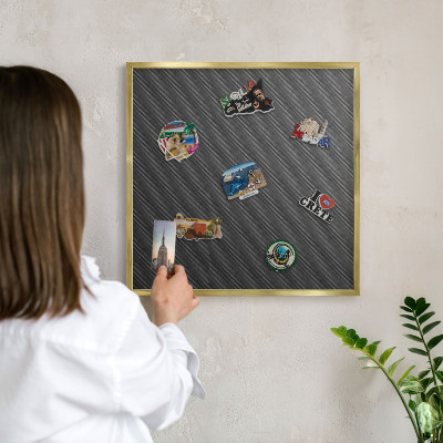Keretes mágneses tábla arany színben Geometrikus textúra