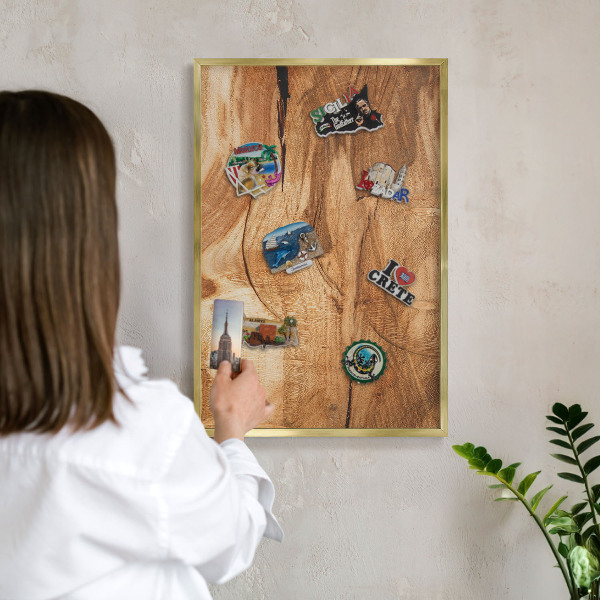 Keretes mágneses tábla arany színben Természetes fa