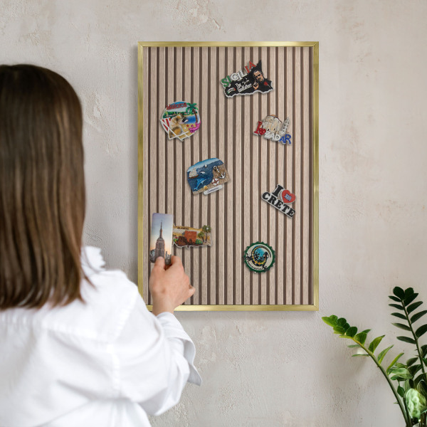 Keretes mágneses tábla arany színben Nyugodt szerkezet
